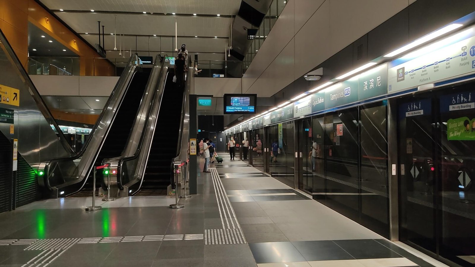 Tampines MRT Platform A DT32 1